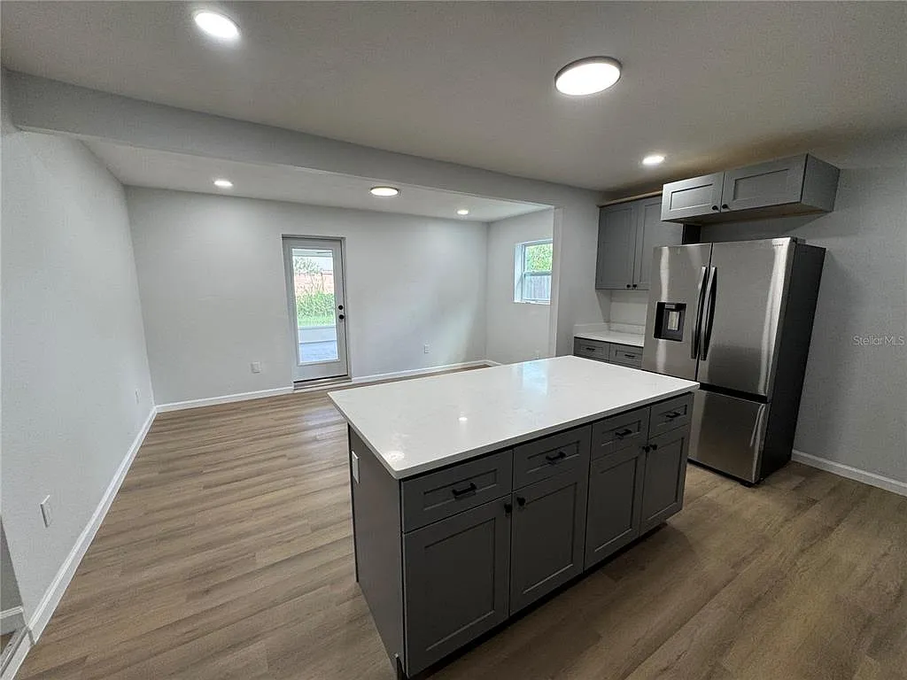 4 bed, 2.5 bath, 1473 sqft, $2,350 — Photo 4