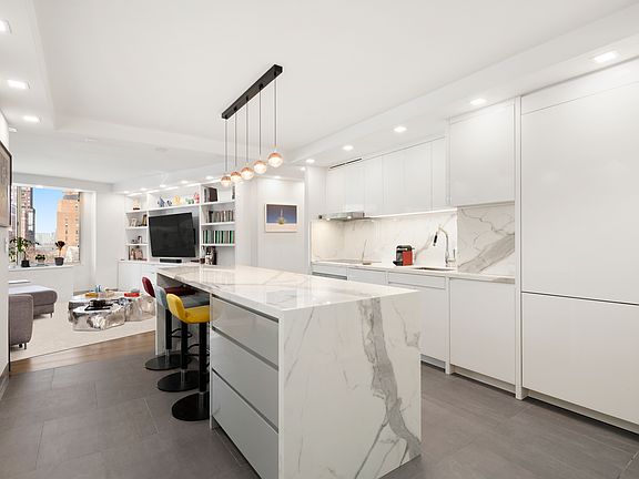 3rd image of 303 Greenwich St #7BC