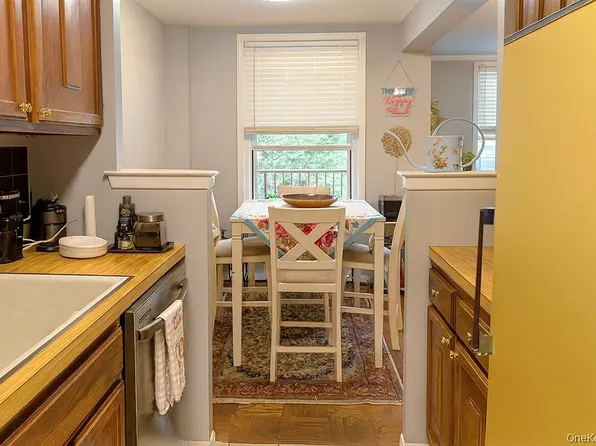315 W 232nd St APT 2M, Bronx, NY 10463
