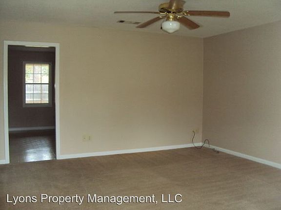 2nd image of 2203 Pulaski Cir APT A