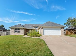 321 Coopers Farm Rd, Centerton, AR 72719