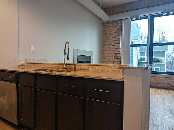 3rd image of 3114 N Sheffield Ave #2
