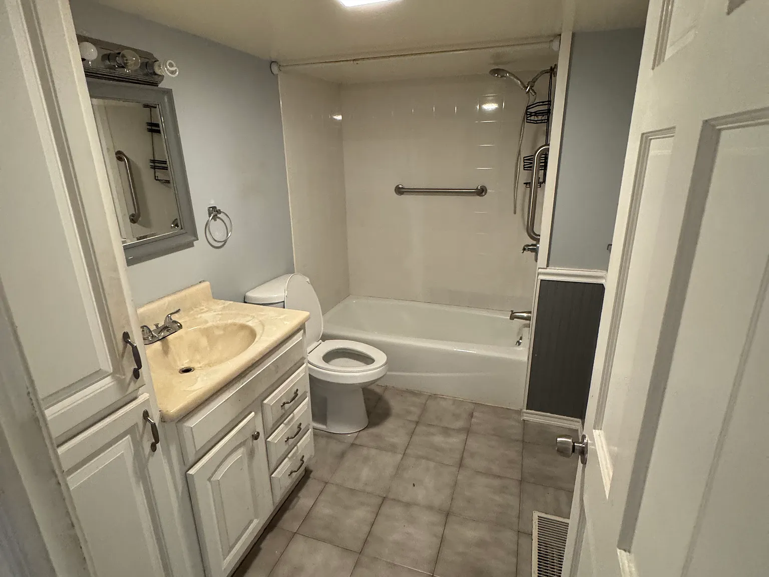 3 bed, 2000 sqft, $2,700 — Photo 3