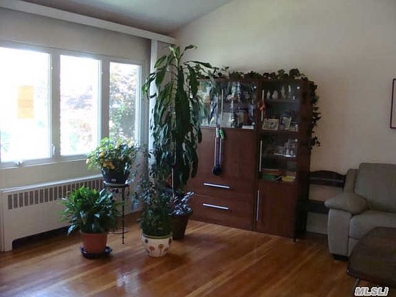 4th image of 66 Hillary Ln