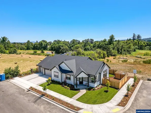 1815 SE Thimbleberry Ave, Dallas, OR 97338