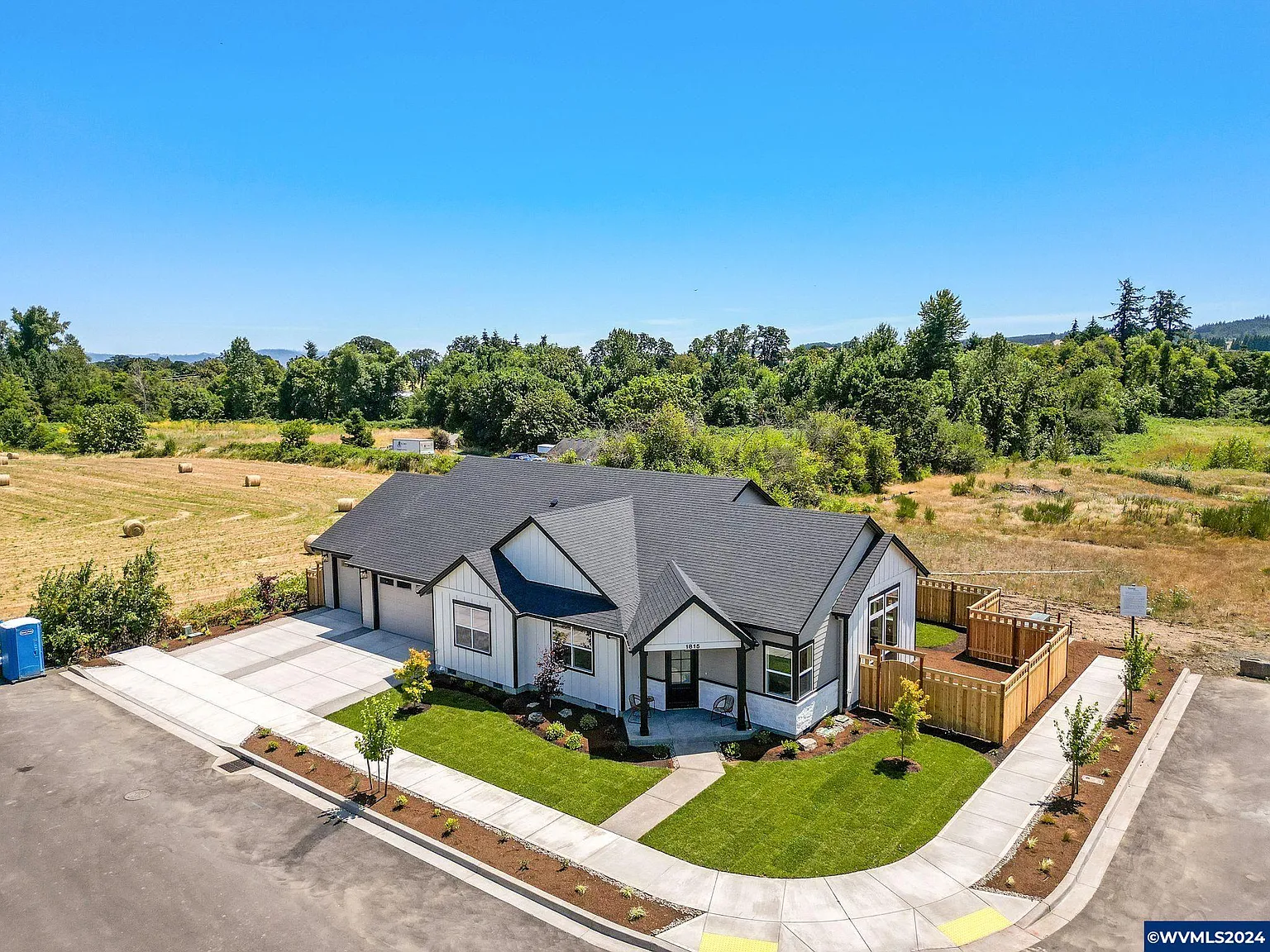 1815 SE Thimbleberry Ave photo 1