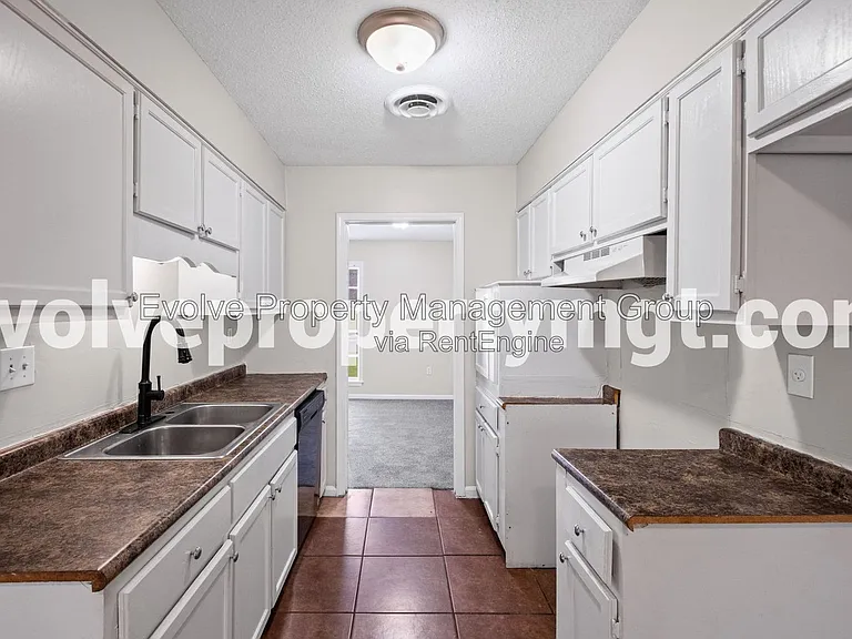 5331 Pipers Gap Dr — Photo 10