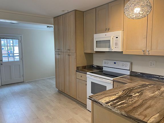 Kitchen Stove, Microwave, & Bar Top