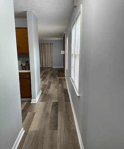 298 Freeport Dr — Photo 2