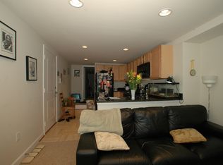 924 N Calvert St APT 1R, Baltimore, MD 21202