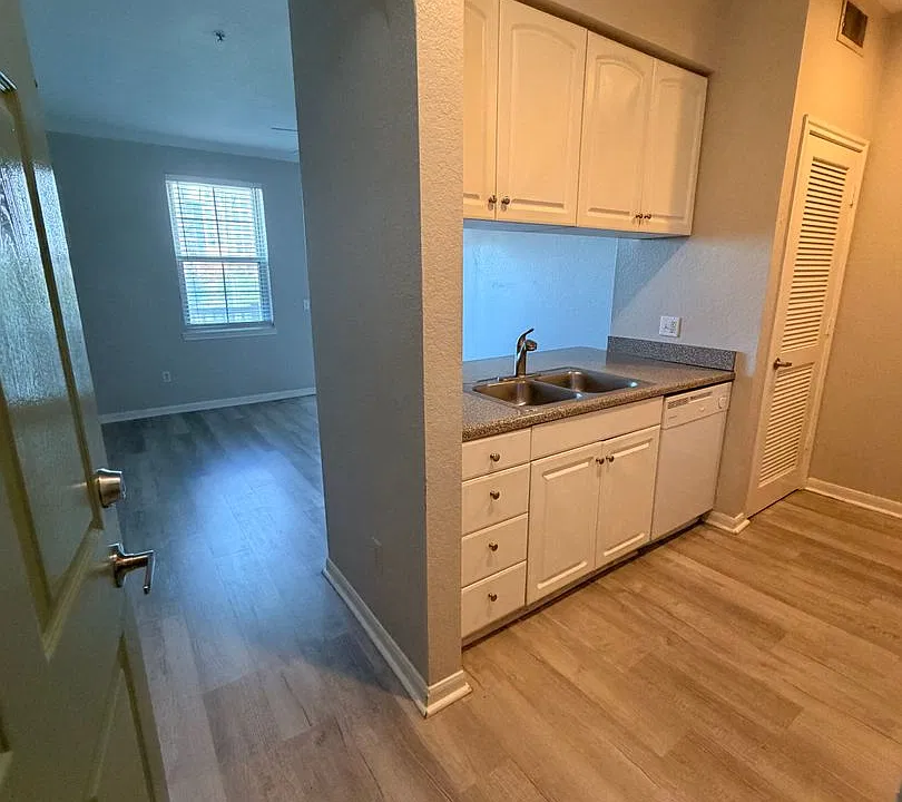 860 N Orange Ave #275