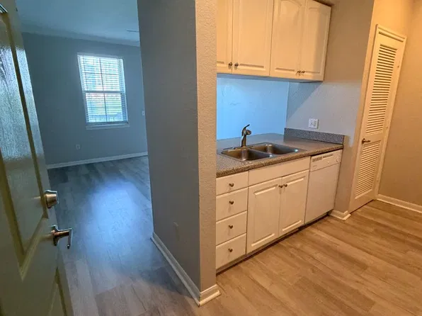 860 N Orange Ave APT 275, Orlando, FL 32801