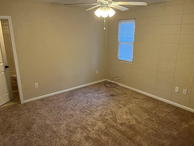 2303 Columbia Ct #D — Photo 4