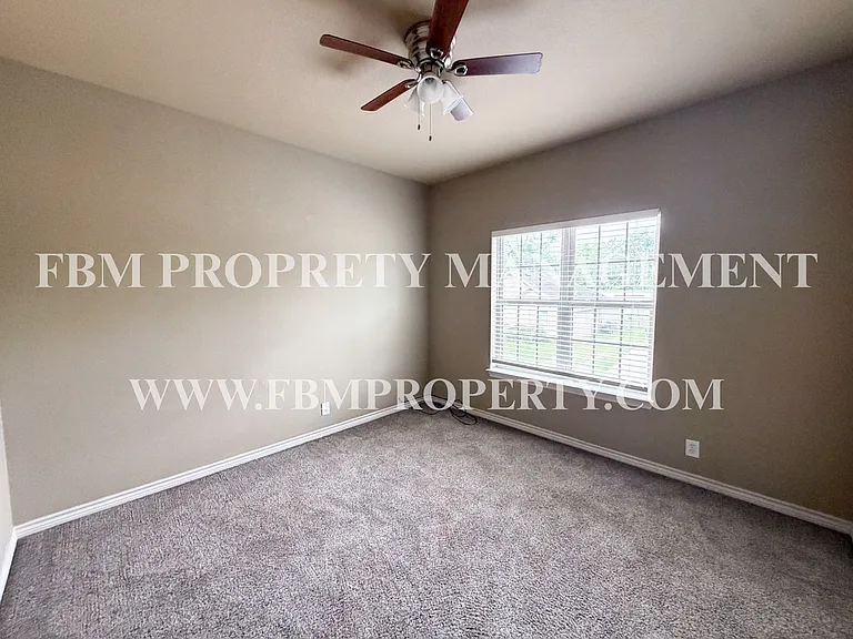 472 Pecan Hollow St — Photo 12