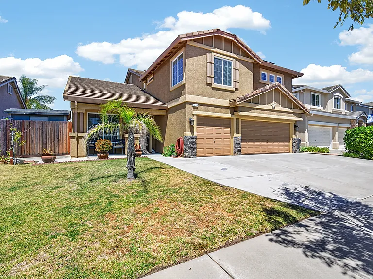 1490 Peppertree Rd — Photo 2