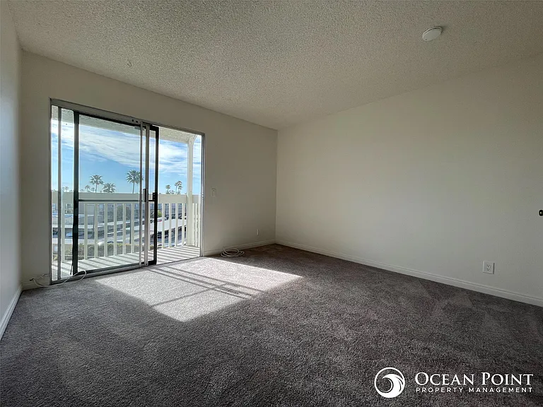 267 S Ventura Rd #287 — Photo 4