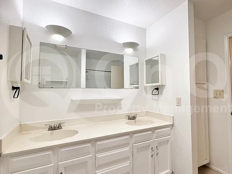 404 E Colgate Dr — Photo 15