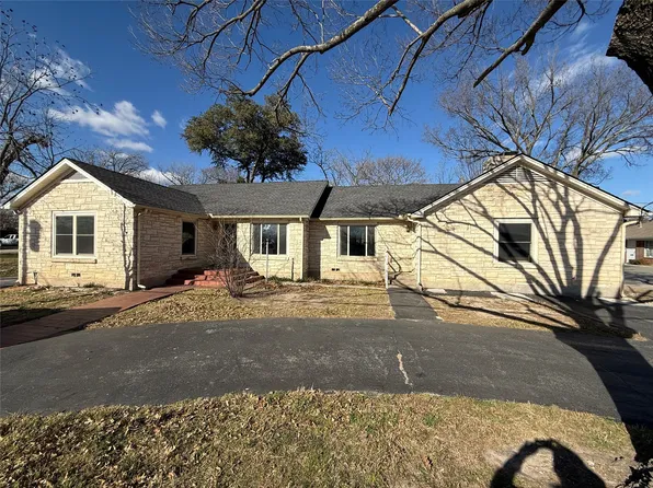 408 W Walnut St, Decatur, TX 76234