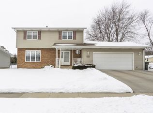 3822 Holly Ln, Waterloo, IA 50702