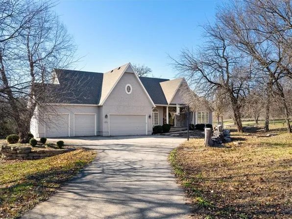 28098 Overbrook Rd, Paola, KS 66071