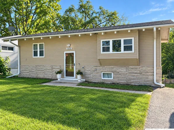 7533 Richmond Dr, Omaha, NE 68134