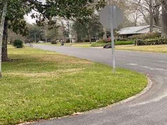 Exterior Neighborhood (street photo)