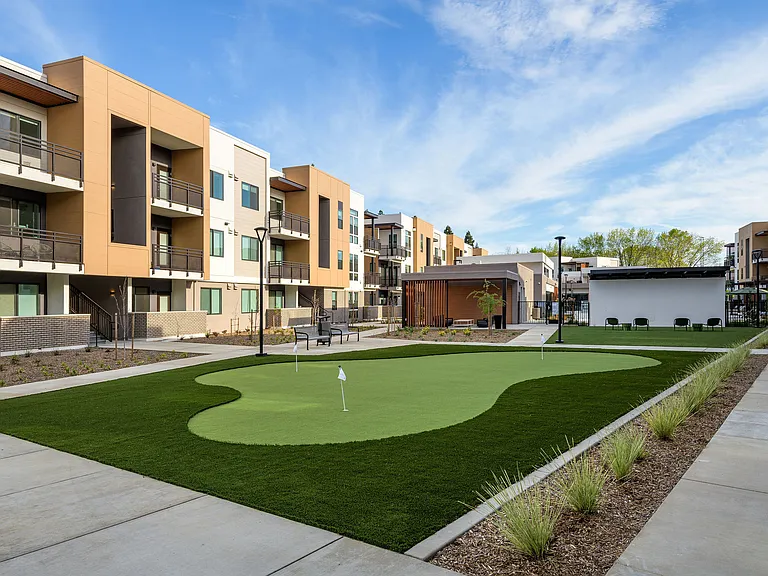 Sutter Green Apartments — Photo 14