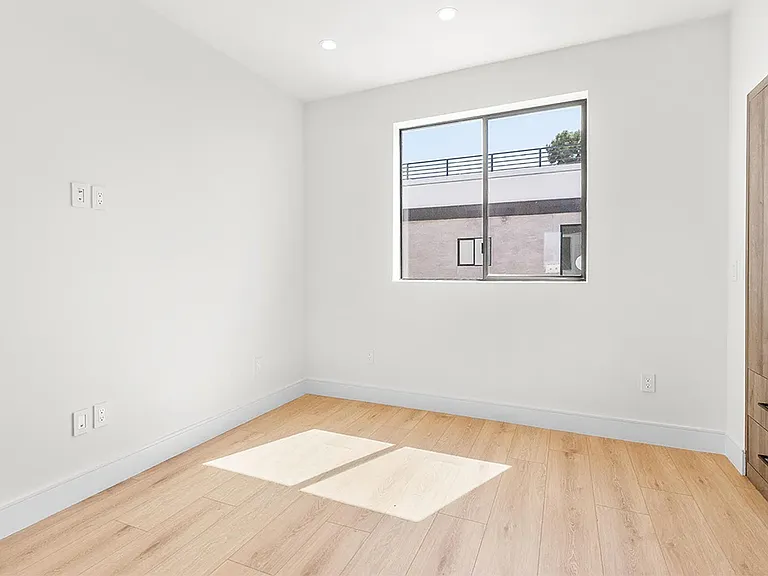 4663 Pickford St — Photo 5