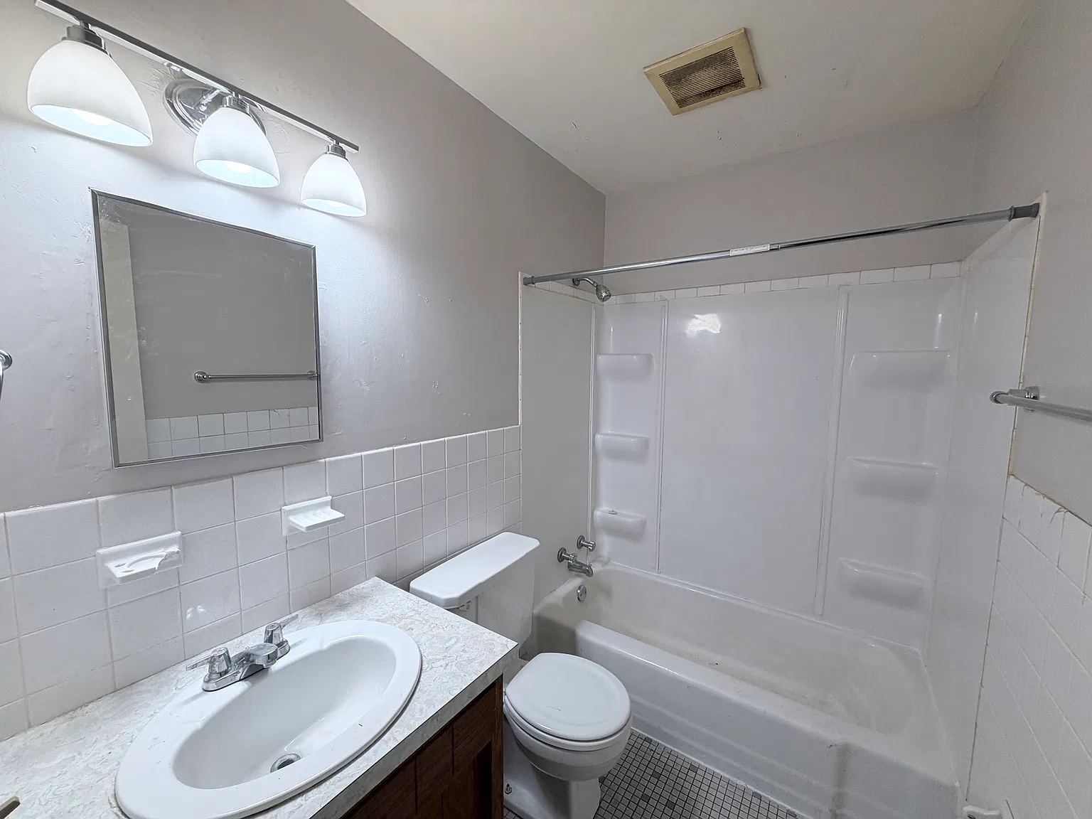 2 bed, 700 sqft, $1,175 — Photo 3