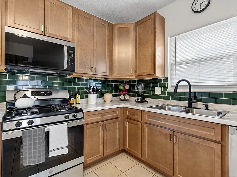 138 W Loretta Ave — Photo 20
