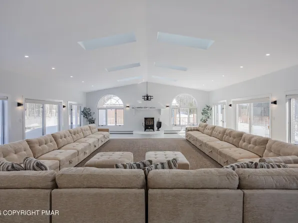 148 Sportsmans Trl, Stroudsburg, PA 18360