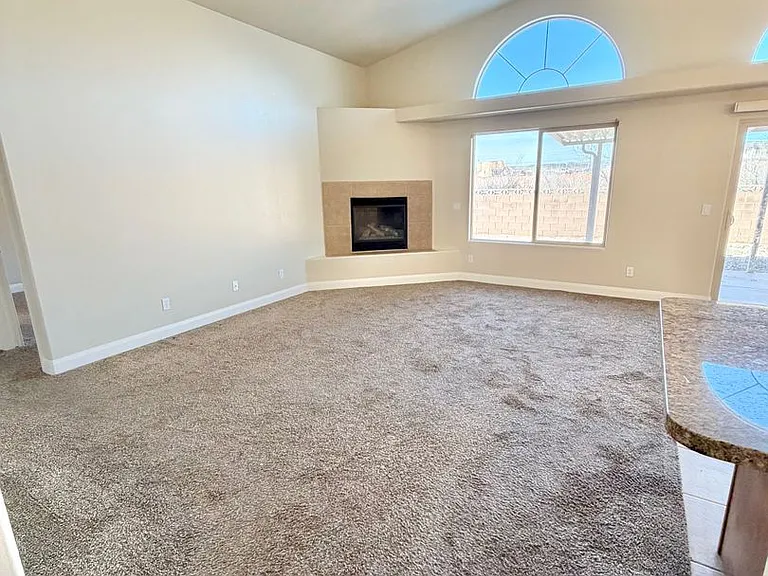 887 N Caddington Rd — Photo 10