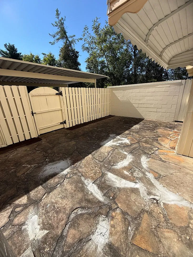 Updated and spacious 3 bedroom 2.5 bath condo in the Bearden/Rocky Hill area — Photo 2