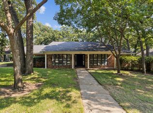 2505 Oak Manor Ct, Arlington, TX 76012