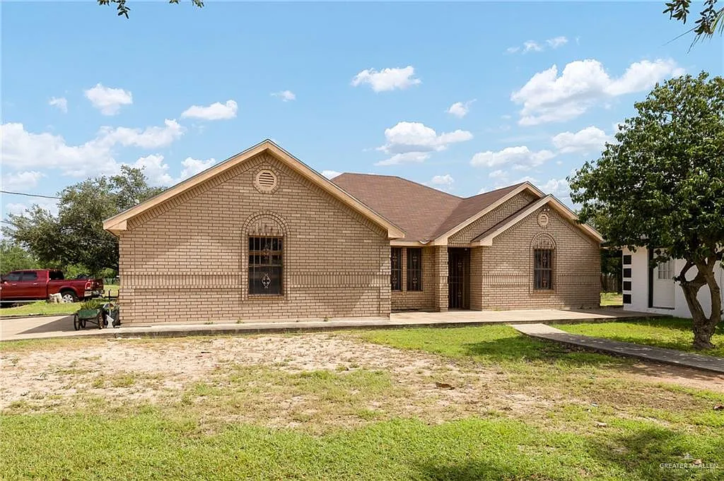 3 bed, 2.0 bath, 1633 sqft, $1,900 — Photo 1