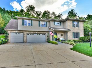 300 Kames Ct, Slinger, WI 53086
