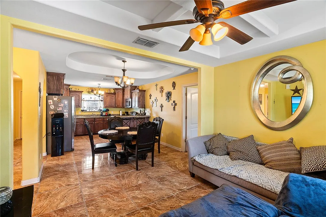 4 bed, 2.0 bath, 1553 sqft, $2,200 — Photo 4