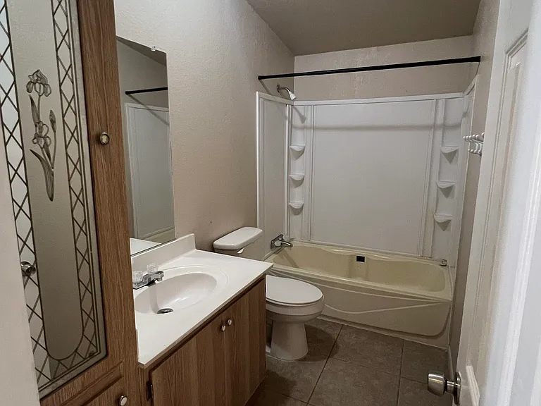 7868 N Reed Rd — Photo 32