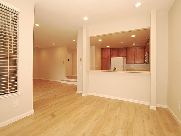 5th image of 928 Wright Ave APT 405