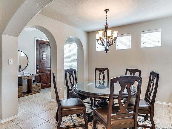 4th image of 3919 WOODBRIDGE WAY
