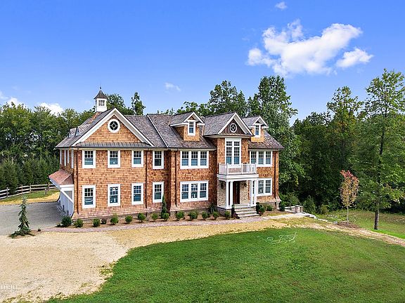 3rd image of 7 Brookside Ln