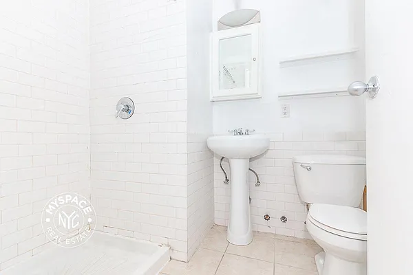 Rented by MySpaceNYC | media 24