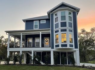 102 Sherman Ave, Pass Christian, MS 39571