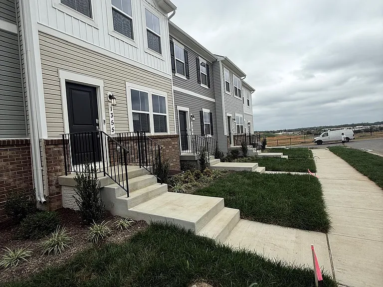 1353 Cedar Valley Rd — Photo 3