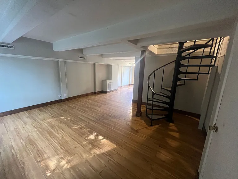 147 Bradley St — Photo 3