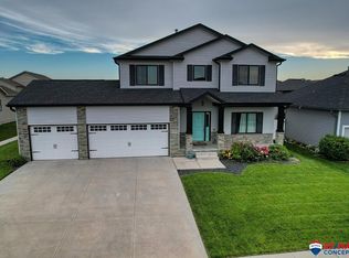6325 Nashway Cir, Lincoln, NE 68516