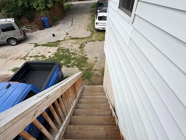 1906 Russell Ave — Photo 12