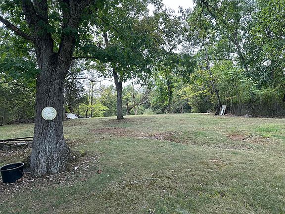 5th image of 140 Flower Ln