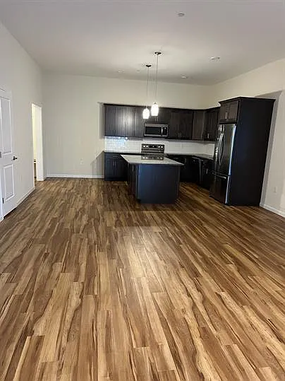 301 Main St