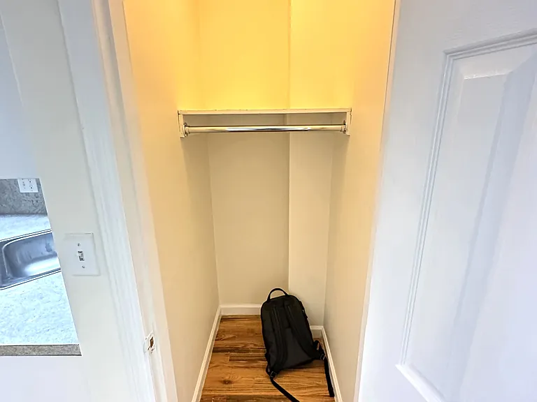320 E 6th St #4 — Photo 10